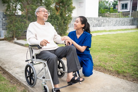 proper-ways-to-help-seniors-and-those-with-disabilities